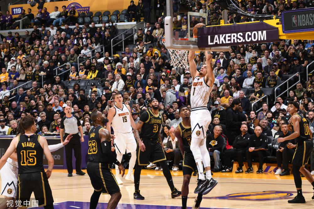 球在国际舞 球在国际舞